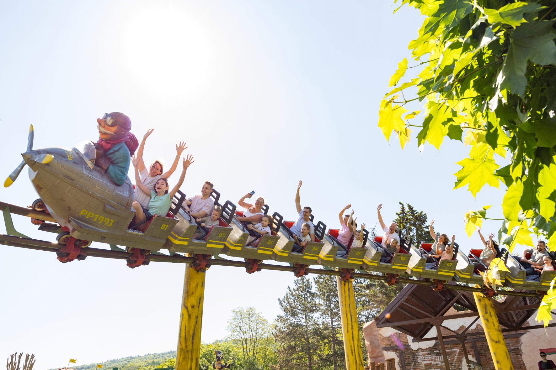 Familienachterbahn potts Blitz Fahrgeschäft im potts park Minden